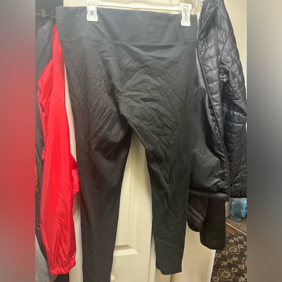 Victoria Secrets Pink Yoga Leggings - Picture 2 of 6